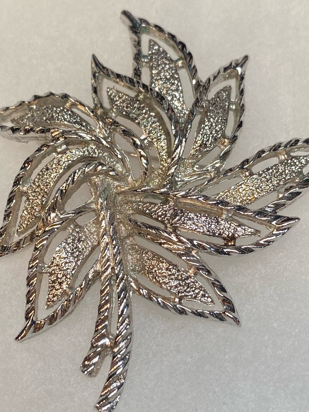 Sarah Coventry Silver Tone Leafy Brooch